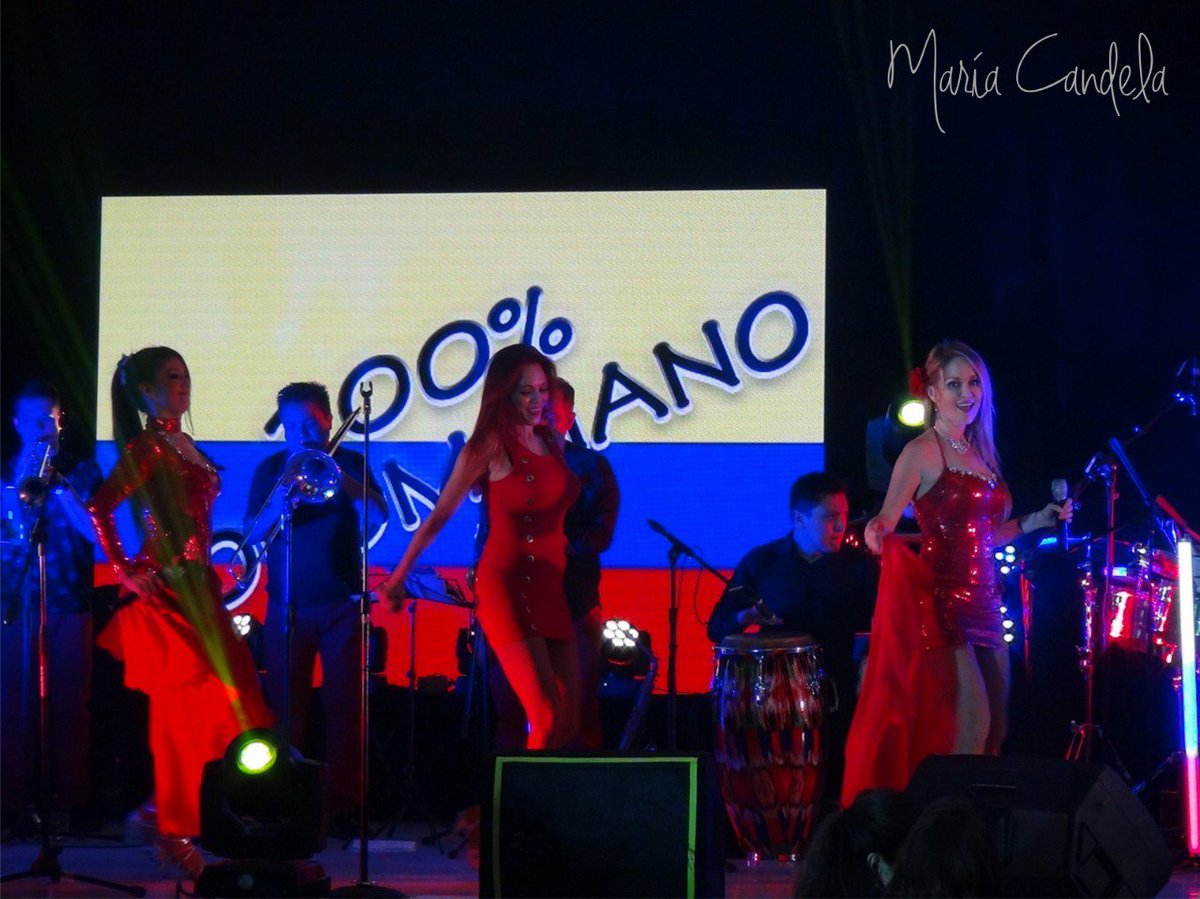 luhanacolombia's tweet photo. En plena acción, gozando anoche con María Candela, esto le llamamos trabajo 🤣😁🤣👏
Instagram: @mariacandelaoficial 
😍👋😘🎹🎺 :) 🎼🤩👩‍🎤🇨🇴🇲🇽
#MariaCandela #Cumbia #Colombia #Mexico #PhotoOfTheDay 
#FotoDelDia #Sabor #Musica #Tropical #MeGusta #Like4Like https://t.co/yfNOnYtNGL