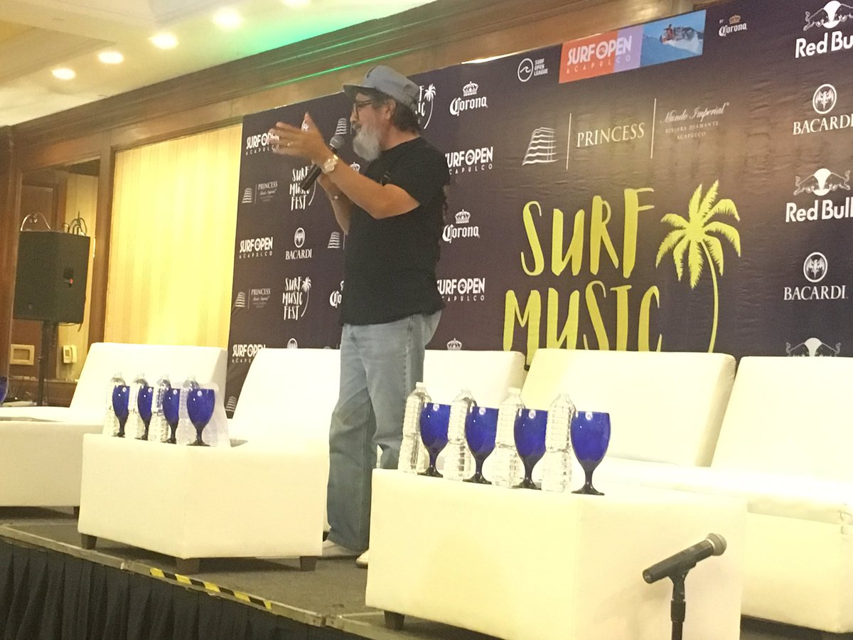LaloGonzalezM's tweet photo. 🎶 Para que vean que sí vine a trabajar a Acapulco... Celso Piña en conferencia por su participación #SurfMusicFestPrincess 🎵 https://t.co/Y1RGVu9VPi