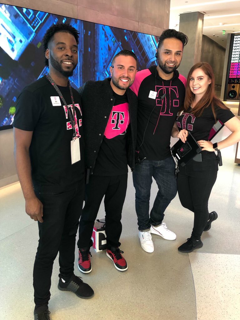 Mrey23's tweet photo. NFL visits @TMOSanFrancisco for E-40 and Sway event! Thank you for treating us like Uncarrier Family! “Signature SF Team” @ARod_013 @JacklinCaroline #RiseTogether @SamSindha @bnash001 #RiseTogether 🌅 #Ometro https://t.co/CKEojD2rnz