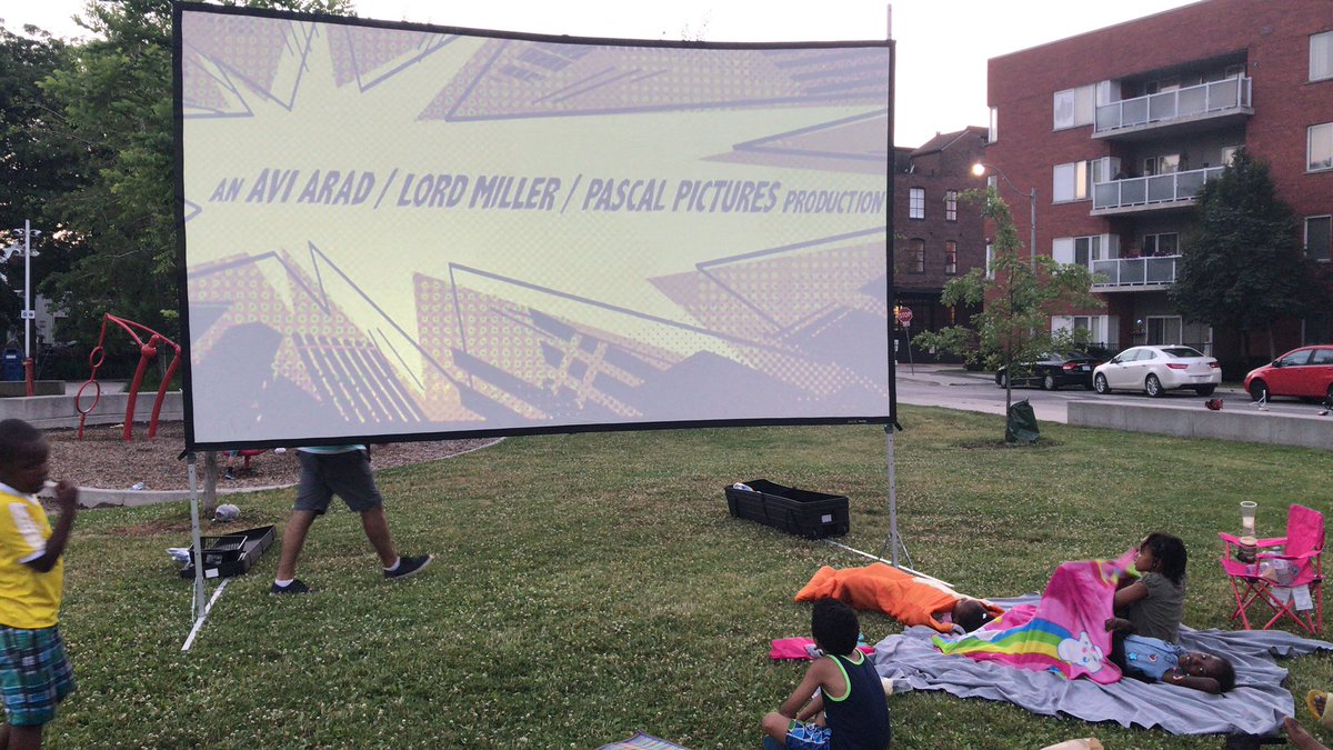 CCRPStephanie's tweet photo. Movie night is on in Rivertowne!! Team work makes the dream work! Thanks to Rivertowne residents, @TOHousing @TPS55Div @TorontoPFR https://t.co/a30KqwNLb6