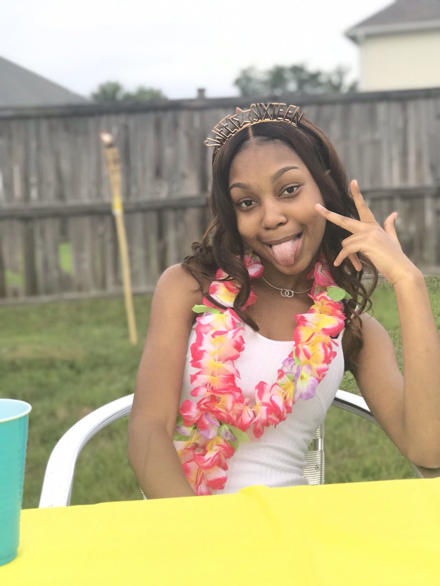 kemerarichards's tweet photo. I’m a sunshine in a cloudy day ❤️ https://t.co/U1s3A5VwlW