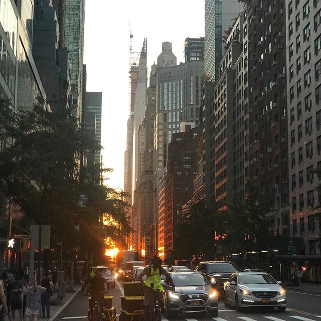 hitthehighbar's tweet photo. Off in the distance there is a light at the end of the Bar Prep tunnel! Keep moving towards the finish line.โ๏ธ๐๐ .
.
NYC #Manhattanhenge
.
.
.
#barprep #barexam #bartutor #ube #mee #mpt #futureesquire #practice #law #lawyer #attorney #lawstudent #lawschoollife #3L #2L #1L โฆ https://t.co/aanAI6yF5K