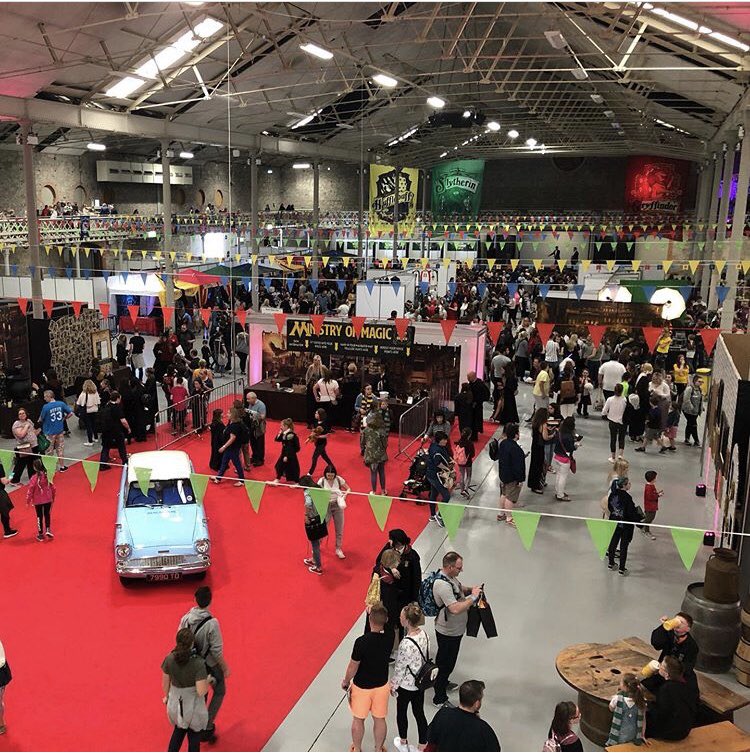 MobileMonicker's tweet photo. Great overview of @dublinwizardcon by @nadiiac1994 !!! #HarryPotter #HarryPotterForever #Dublin #Ireland #Slytherin #Ravenclaw #Hufflepuff #Gryffindor #FatFriar #DeathEater #PercyWeasley #GregoryGoyle #wizardcon #Magic @joncampling @Josh_Herdman @chrisrankin #SimonFisherBecker https://t.co/sCn75zVu43