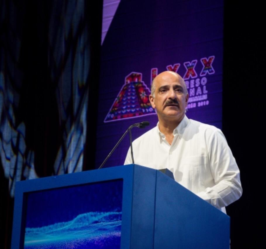 SATMX's tweet photo. .@AhuedRicardo, Administrador General de Aduanas del SAT, clausuró el LXXX Congreso Nacional de la @CAAAREM. Reiteró la disposición al diálogo y  reconoció el importante papel que juegan los agentes aduanales en el comercio exterior. https://t.co/le6GD6Sfk5