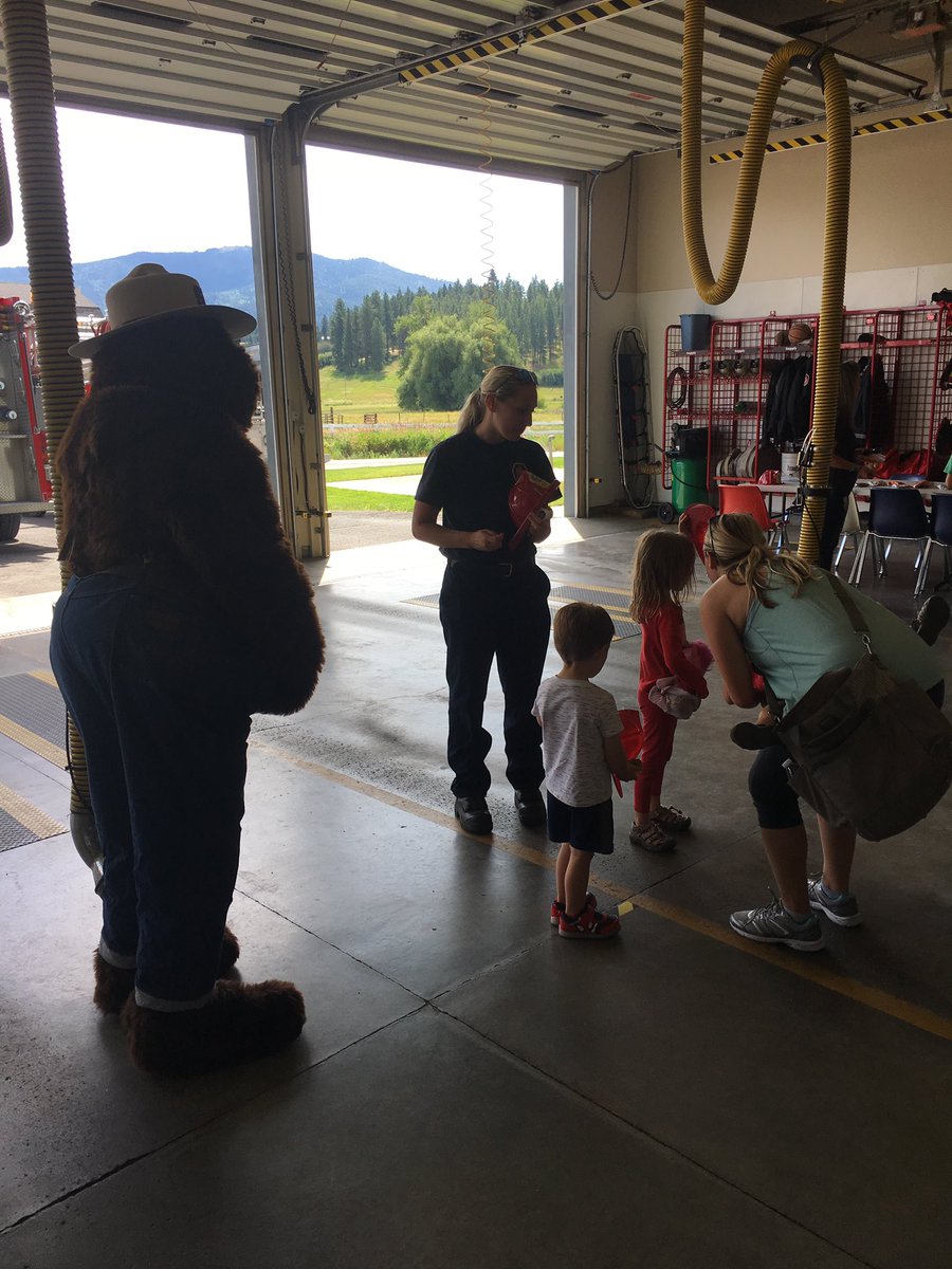spokaneco8_3711's tweet photo. Open House at the Fire Station is the best β€οΈThank you all for coming for visit us at @SCFD8 Station 85 ππ We hope you had t chance to meet your firefighters, learn a little safety and check out all the equipment ππ―
#scfd8 #iaff3711 #hereforyou #grateful https://t.co/7HbrVLYJnM