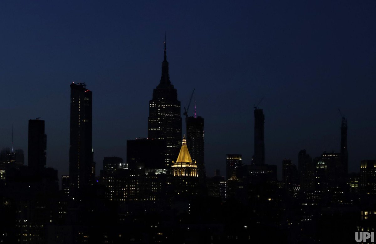Upi Photos On Twitter The Empirestatebldg Along With Other Structures In Manhattan Are Dark Due To A Massive Power Outage In Midtown Times Square And Other Sections Of Manhattan On Saturday July
