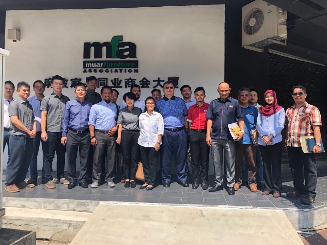 Miti Malaysia Sur Twitter Ybhg Ksu Miti One Day Working Visit To Muar Furniture Industry Today Together With Officers From Miti Kdn Mida Matrade Jtk And Sirim Visited 4 Furniture Factories
