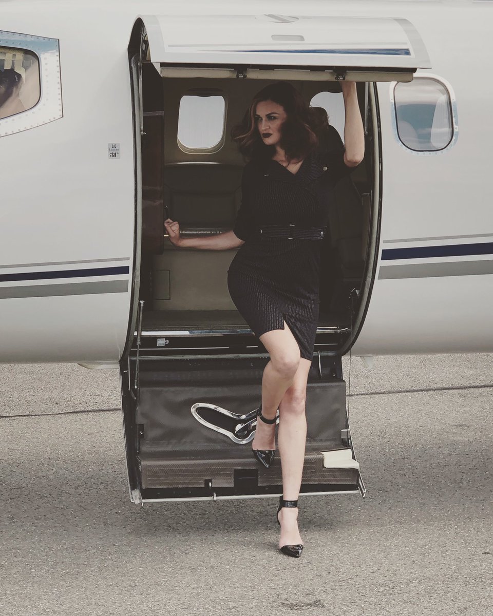 On set of the #rossariogeorge F|W 2019 photoshoot! 
#saturday #fashion #fashioneditorial #seattle #luxury #rollsroyce