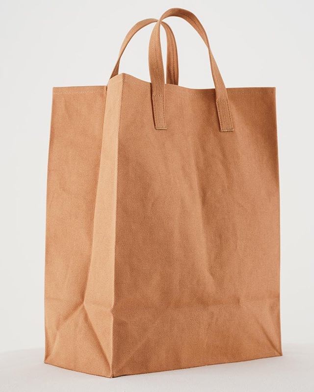 olivemanna's tweet photo. New! This canvas market tote is a perfect grocery bag, even looks just like a brown bag, but it’s long-lasting washable recycled cotton canvas. 👌🏼 https://t.co/IbwomZxqgK