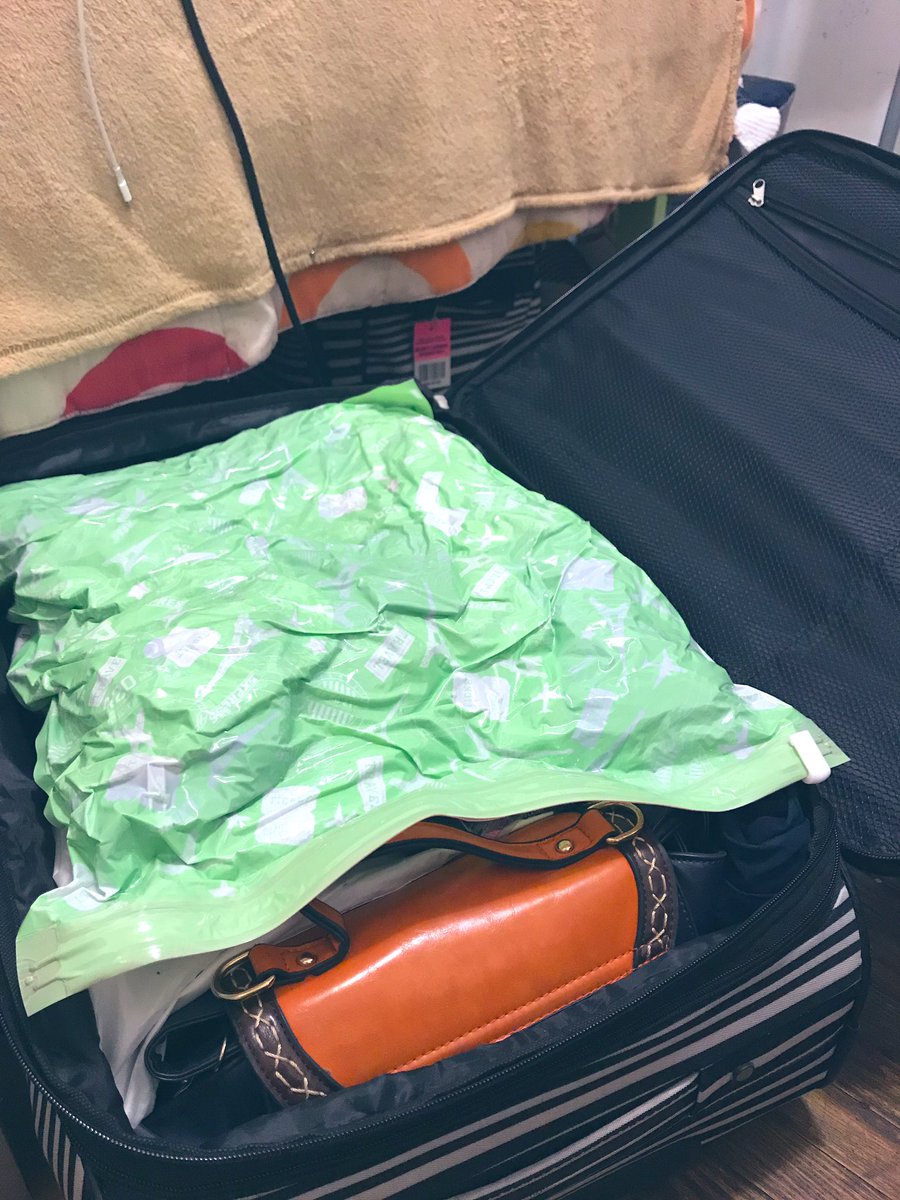 I still have a week left.
But It's already a week left.
Bitter and sweet to leave here.
But was definitely an amazing experience especially working at coffee shop.
I can't believe that it got on as long as more than two years:)