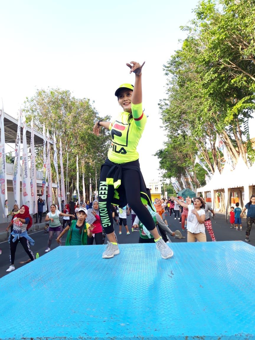Dispora Banyuwangi (@dispora_bwi) on Twitter photo Minggu pagi, semangat pagi, olahraga lagi 😁
_
Rutinitas minggu pagi senam di Car Free Day depan gesibu Blambangan.
Monggo yang belum gabung minggu depan bisa gabung 🙏
<a href="/wawanyadmadi/">Wawan Yadmadi</a>
<a href="/AzwarAnas_A3/">Abdullah Azwar Anas</a>
<a href="/banyuwangi_kab/">Kabupaten Banyuwangi</a> Minggu pagi, semangat pagi, olahraga lagi 😁
_
Rutinitas minggu pagi senam di Car Free Day depan gesibu Blambangan.
Monggo yang belum gabung minggu depan bisa gabung 🙏
<a href="/wawanyadmadi/">Wawan Yadmadi</a>
<a href="/AzwarAnas_A3/">Abdullah Azwar Anas</a>
<a href="/banyuwangi_kab/">Kabupaten Banyuwangi</a>
