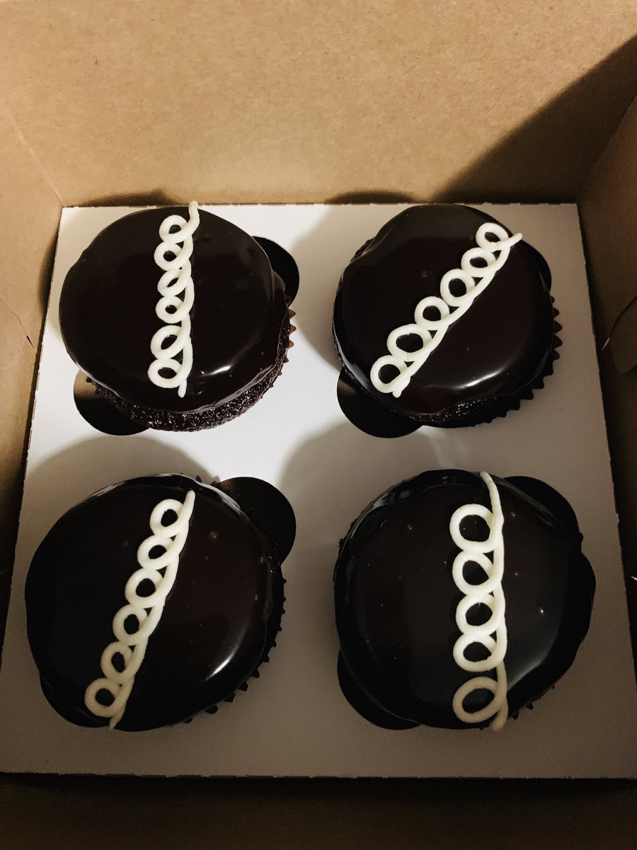 The 9:30 is the best cupcake in the DMV, inspired by the best music venue <a href="/930Club/">9:30 Club</a> <a href="/buzzbakeshop/">Buzz Bakeshop</a>