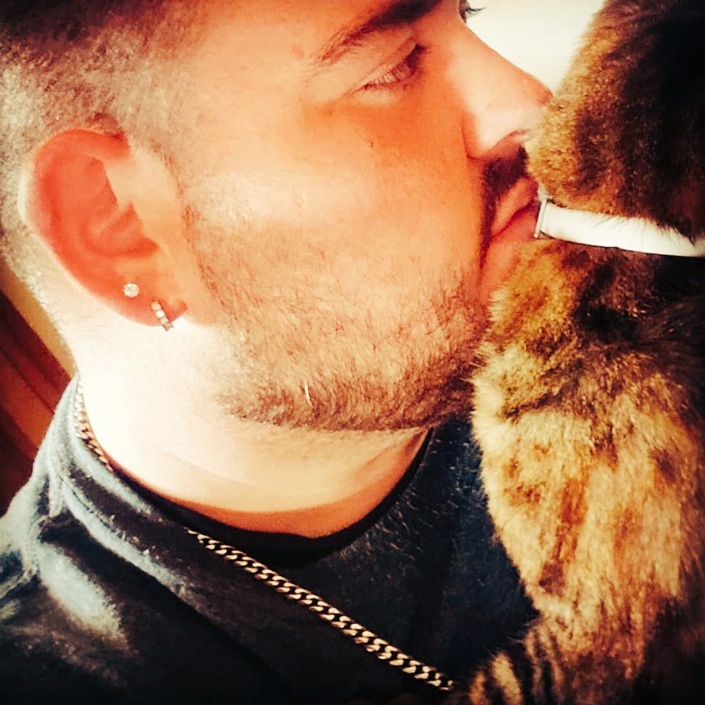ASAP_Bubba_'s tweet photo. This is my cat Toast aka Tostito she is the best cat I've ever had hands down. As soon as i come home everyday she's right next to me. #LoveMyCat #CatDaddy #Mynx #TailessCat #SheLovesMe #HerFavoriteHuman #Toast https://t.co/DjgYjh1d63