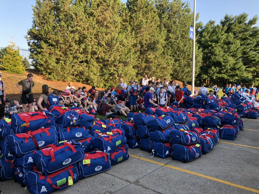 UKContingent's tweet photo. Good morning from @HofstraU! All Units have been loaded onto school buses to enjoy their Big Apple day! 🇺🇸🗽🌇 #UK24WSJ https://t.co/aRN9i4rK79
