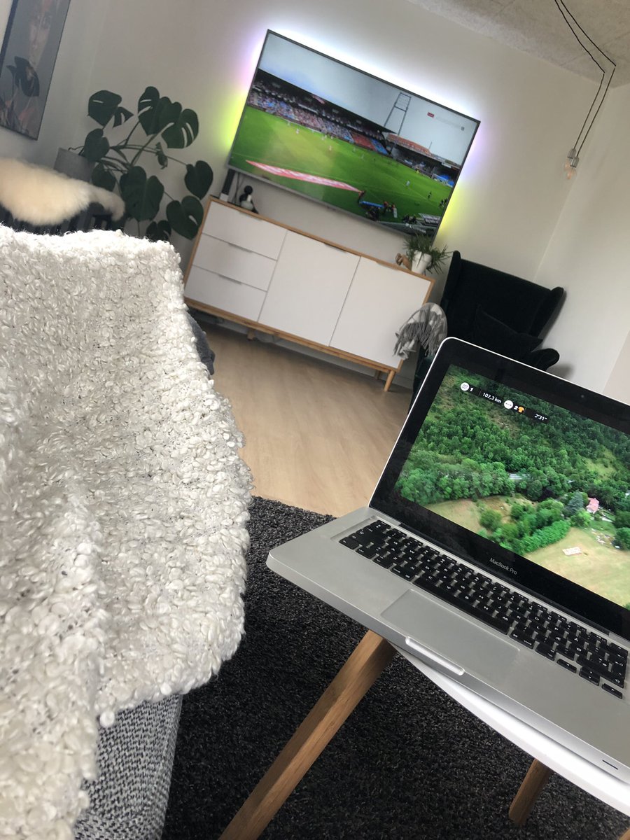 Amaliebock's tweet photo. Kører med to skærme i dagens anledning. #forzaab https://t.co/KQFGC6gTNW