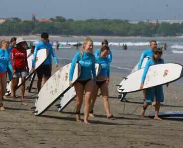 GDiscoverAbroad's tweet photo. Are you a water baby who loves to spend time on the beaches? Then you must opt for surfing lessons during your gap year abroad and know the tricks of the sport. Choose from the various options and #GoDiscoverAbroad  

#Surfing #Adventure #WaterSports
https://t.co/maj7RSyfDb https://t.co/cCZ5cKJiFg