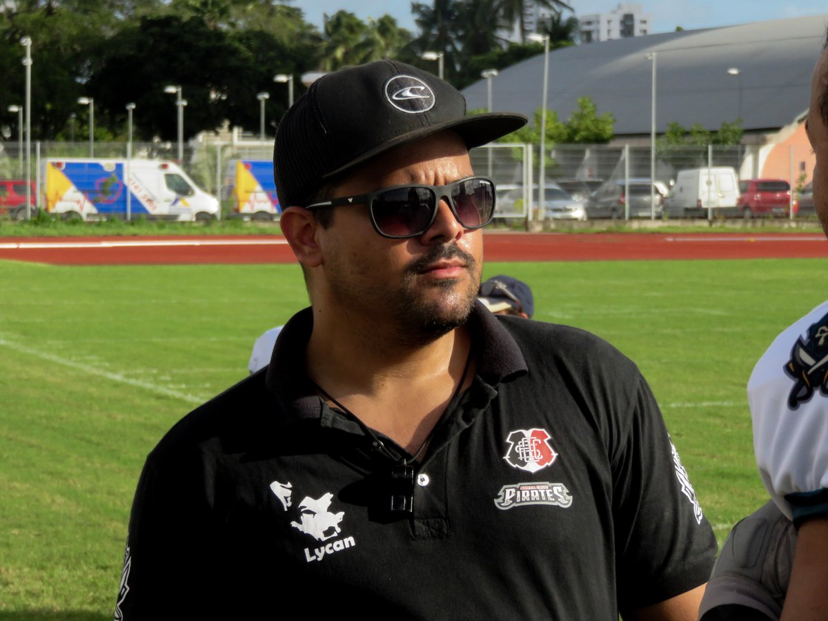 SCPiratesFA's tweet photo. Aproveitamos para apresentar o nosso Head Coach, Léo Brecky, conhecido como Roli Roli. 

Em você confiamos, Coach. Traz essa vitória pra gente <3

#GAMEDAY #AvanteSCPirates ⚫️⚪️🔴🏴‍☠️ https://t.co/t4hBkHoweU