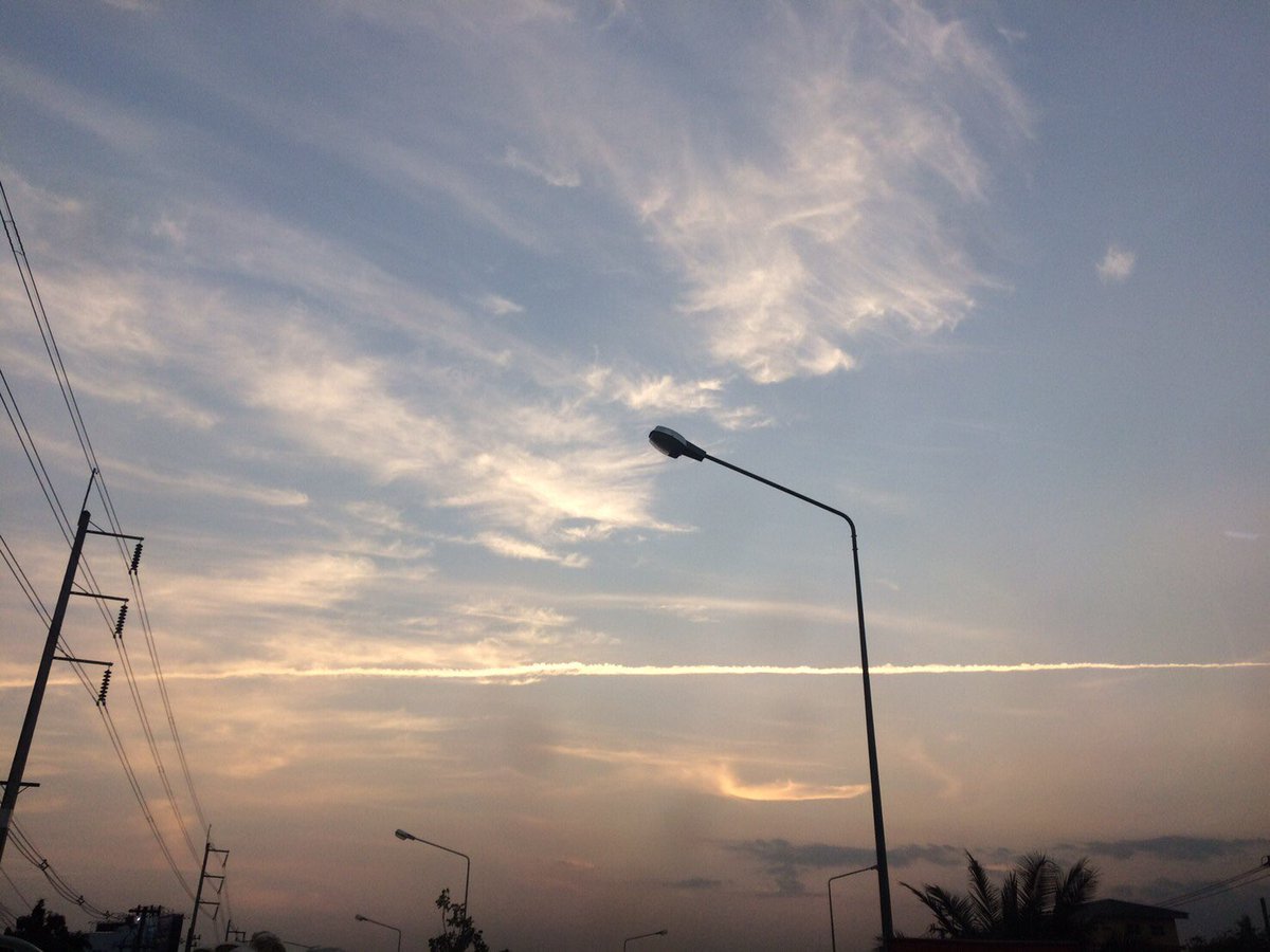 huangninglii's tweet photo. 𝐖𝐞 𝐛𝐞𝐜𝐨𝐦𝐞 𝐜𝐨𝐥𝐝 𝐭𝐨 𝐚𝐯𝐨𝐢𝐝 𝐠𝐞𝐭𝐭𝐢𝐧𝐠 𝐡𝐮𝐫𝐭.

เรากลายเป็นคนเย็นชา
เพื่อหลีกหนีความรู้สึกเจ็บปวด😐
.
.
.
#แคปชั่นภาษาอังกฤษ https://t.co/3zKdCQ9Bd7