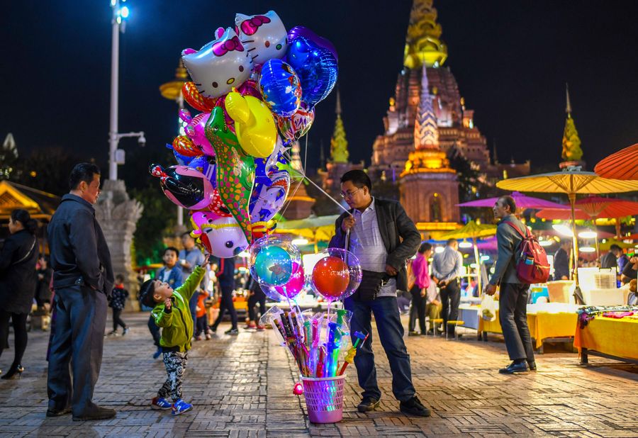 XHNews's tweet photo. Nighttime economy lights up China's sleepless cities! Statistics show that the country's night catering consumption rates jumped 47 pct in 2018 from a year earlier, 2 percentage points higher than daytime growth https://t.co/yfto8U3SZR https://t.co/lHpKq6XzOB