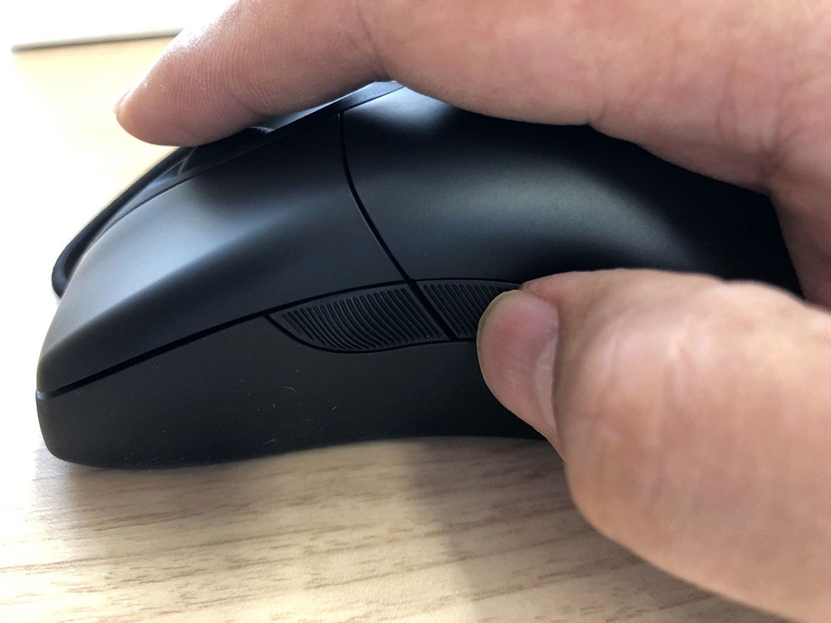 game_watch's tweet photo. 【今週の人気記事】全PCゲーマーの物欲を刺激する「Microsoft Pro IntelliMouse」フォトレポート あのIntelliMouseがつ… https://t.co/fR71Fb0sIy #IntelliMouse https://t.co/wNt4sxImjK
