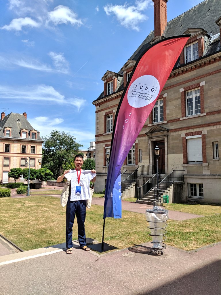 chemFunMan's tweet photo. Welcome to 51st IChO Day1 @icho2019paris !! Very delighted to be part of the volunteer team for #IChO2019 finally we begin #makingsciencetogether thanks for the opportunity @anneszymczak @Aurelien_gm @Sorbonne_Univ_ @Maison_Chimie @jmblanquer @FranceChimieIDF @EducationFrance https://t.co/yhHCK4P3UT