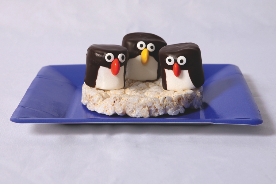 <a href="/CyclingCentral/">Cycling Central</a> #sbscycling #couchpeloton #toursnacks #TDF2019 
Rice Cake Chocolate dipped marshmallow penguins