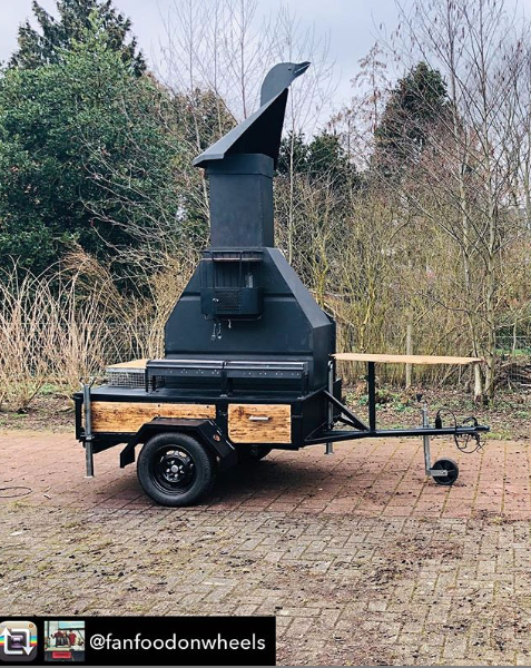 We are loving this mobile set up with the #HomeFiresBraai🔥

#Braai #StreetFood #MobileBraai