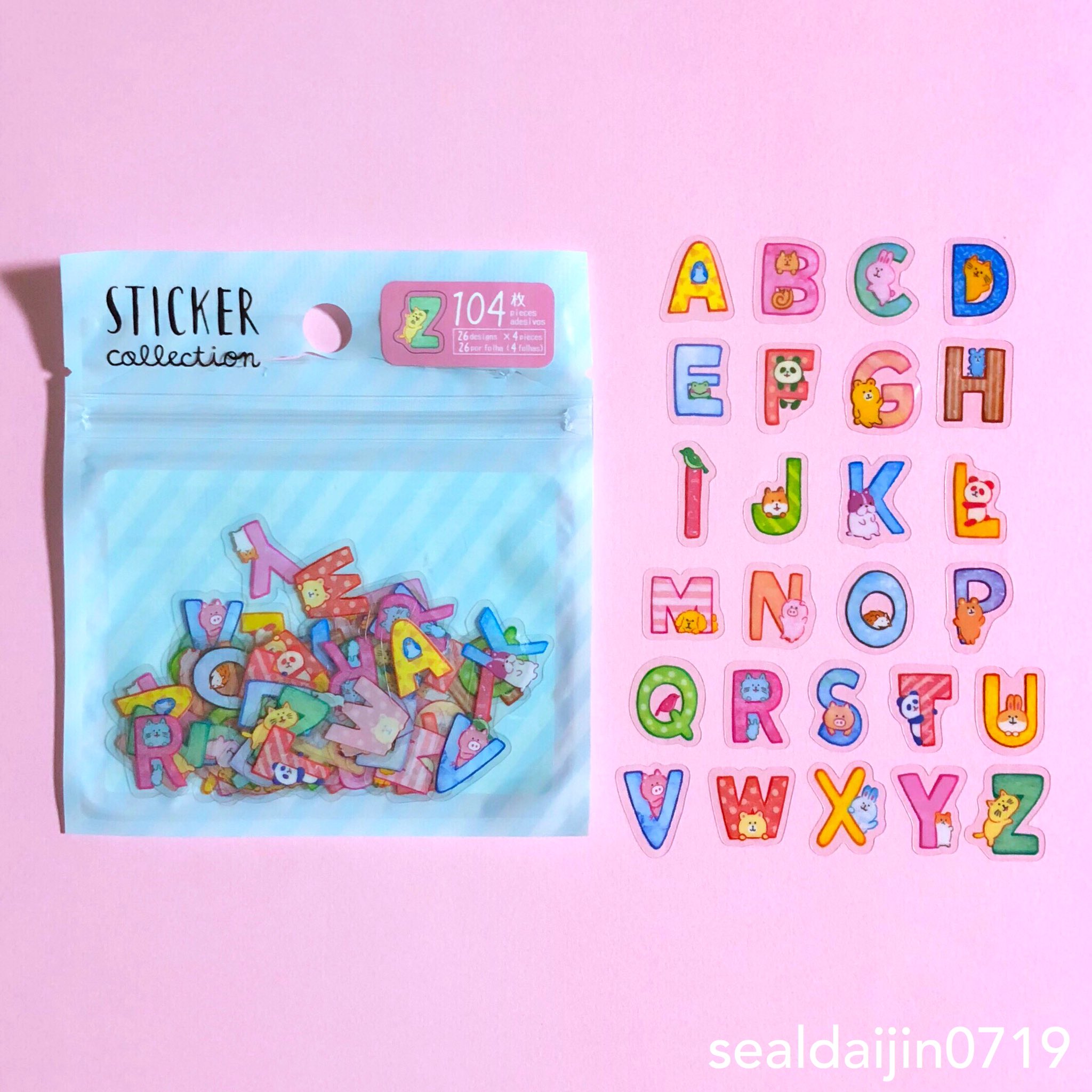 シール大臣 書籍 大人かわいいシールのハンドブック 発売中 ダイソー で購入したフレークシール 大きなケーキやハッピーバースデーの文字 ちょこんといるキャラクターなど デコりやすいピースばかりでかわいい 青袋のアルファベットの方は