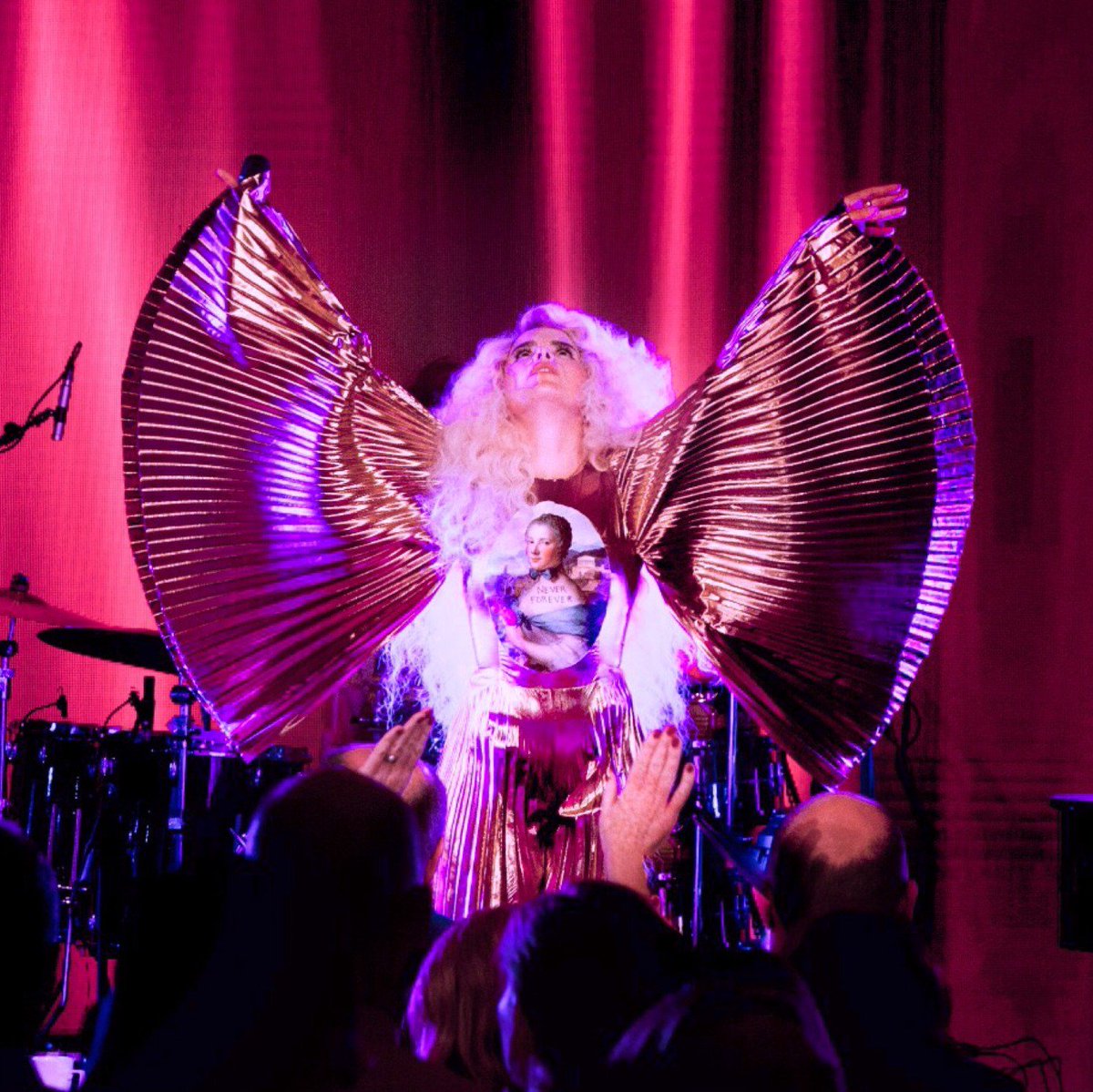Wishing @PalomaFaith the happiest of birthdays ✨
 
📷 <a href="/arabellaitani/">Arabella Itani</a>