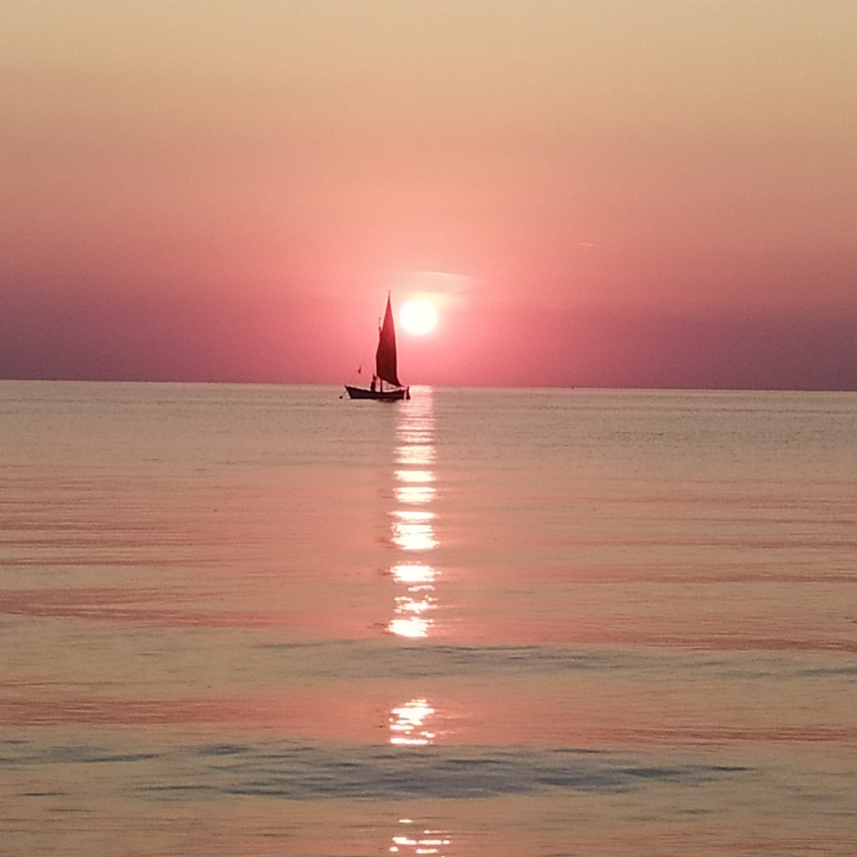 chicablondie's tweet photo. #sunrise2019 #Rimini #mutoko https://t.co/FTOSHGRQIy