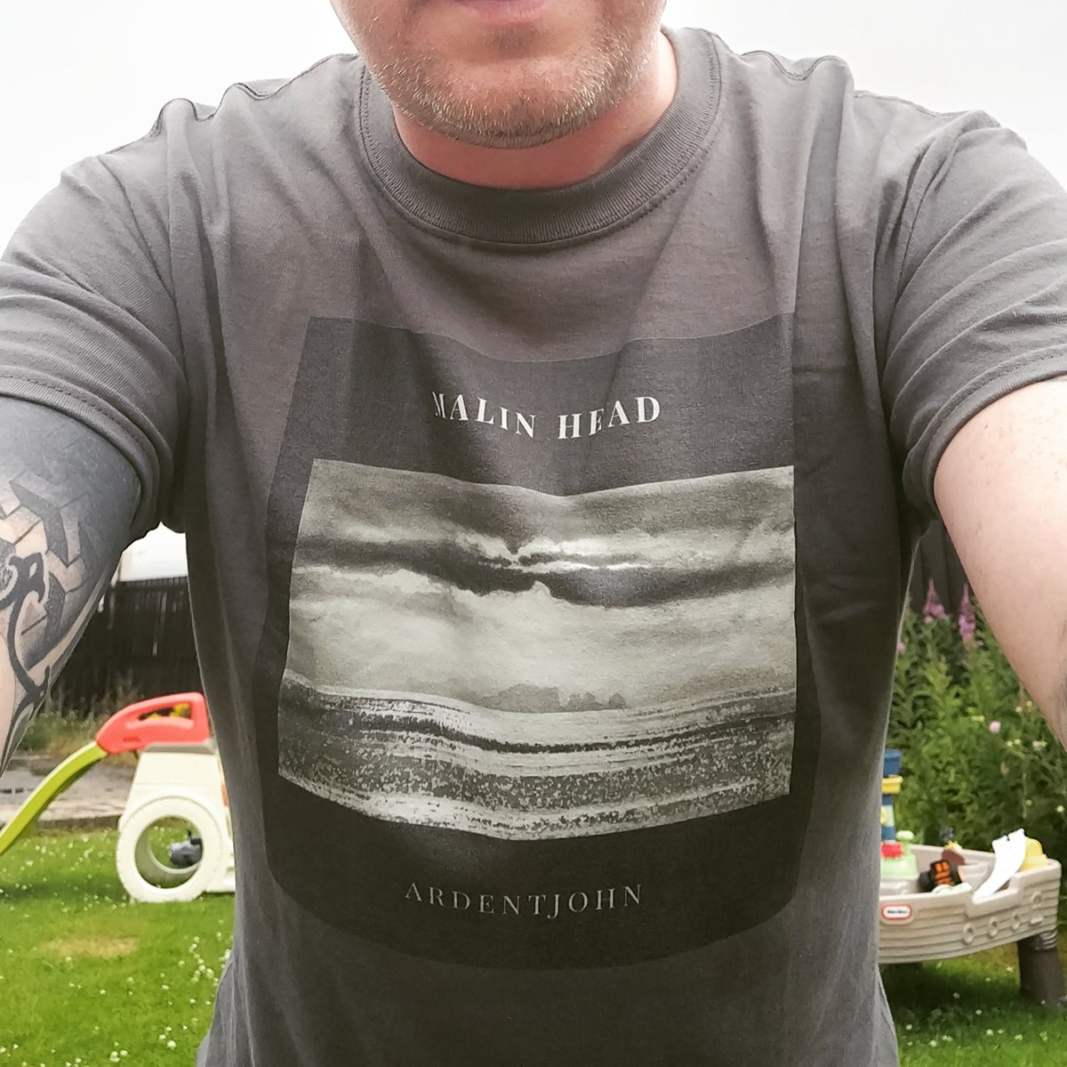 batteredhaggis7's tweet photo. Supporting #localmusic by sporting my @ardentjohnmusic t-shirt this morning. Malin Head, their new album is available on all streaming services and from @adulationmusic #newmusic #scotlandmusic #scotlandmusicscene #ukmusic https://t.co/vITHHHPSeX