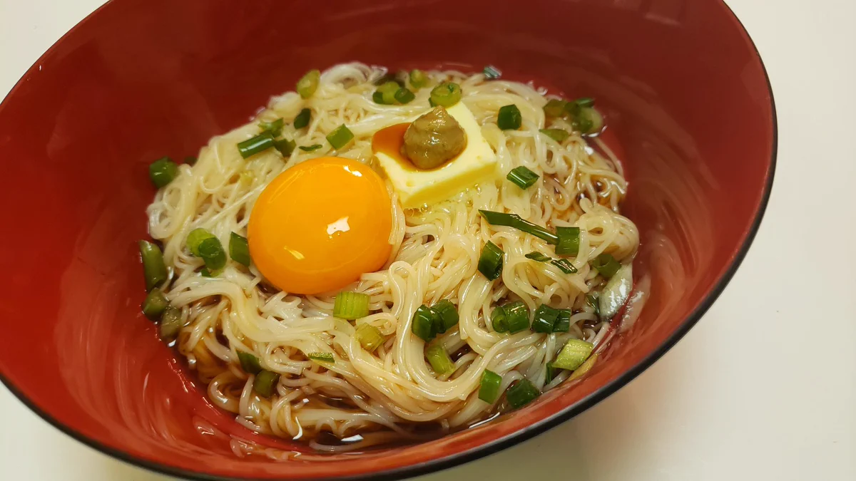 普通のそうめんに飽きた？そんな人にオススメな「わさびバター釜玉そうめん」！