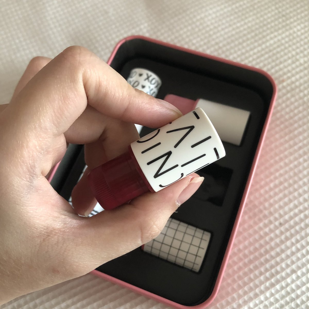 แจกกันอีกหน่อยแม่ ลิป Etude Mini Two Match น่ารัก สวยกรุบ ลิป 5 สี เริ่ด สลับปลอกได้ เอาไปเลยกล่องนึงแค่ RT + FOLLOW ประกาศ 31 กคจ้า