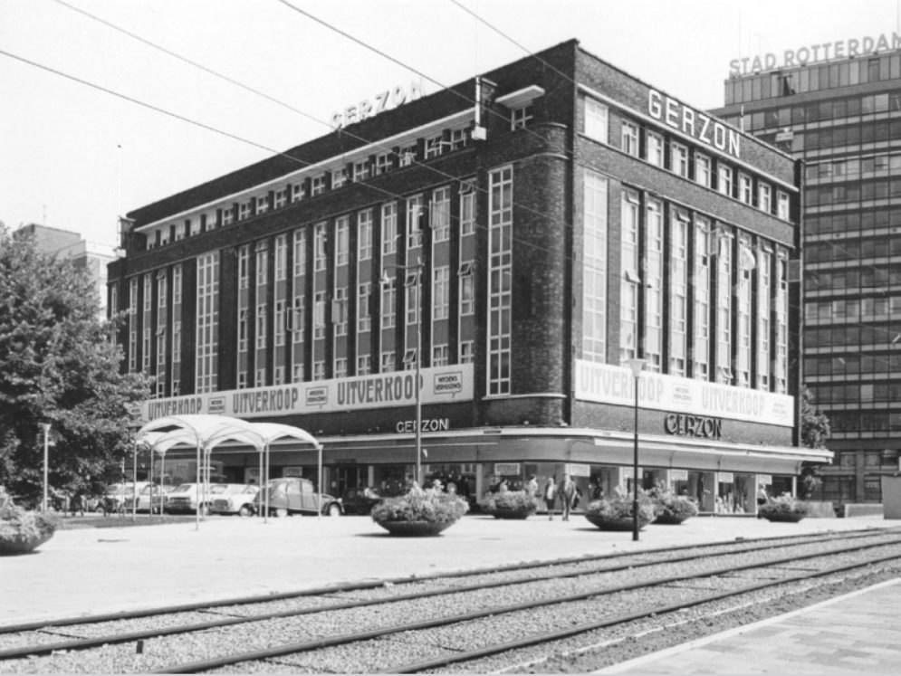 hertogjan50's tweet photo. De Blaak met links modemagazijn Gerzon aan de Korte Hoogstraat, 1970 #1970 #blaak #centrum #gerzon #hertogjansplace #kortehoogtstraat #rotterdam #rotterdamvantoen #twisterfm https://t.co/M9QARdYmOH https://t.co/PEXHw9VFdn