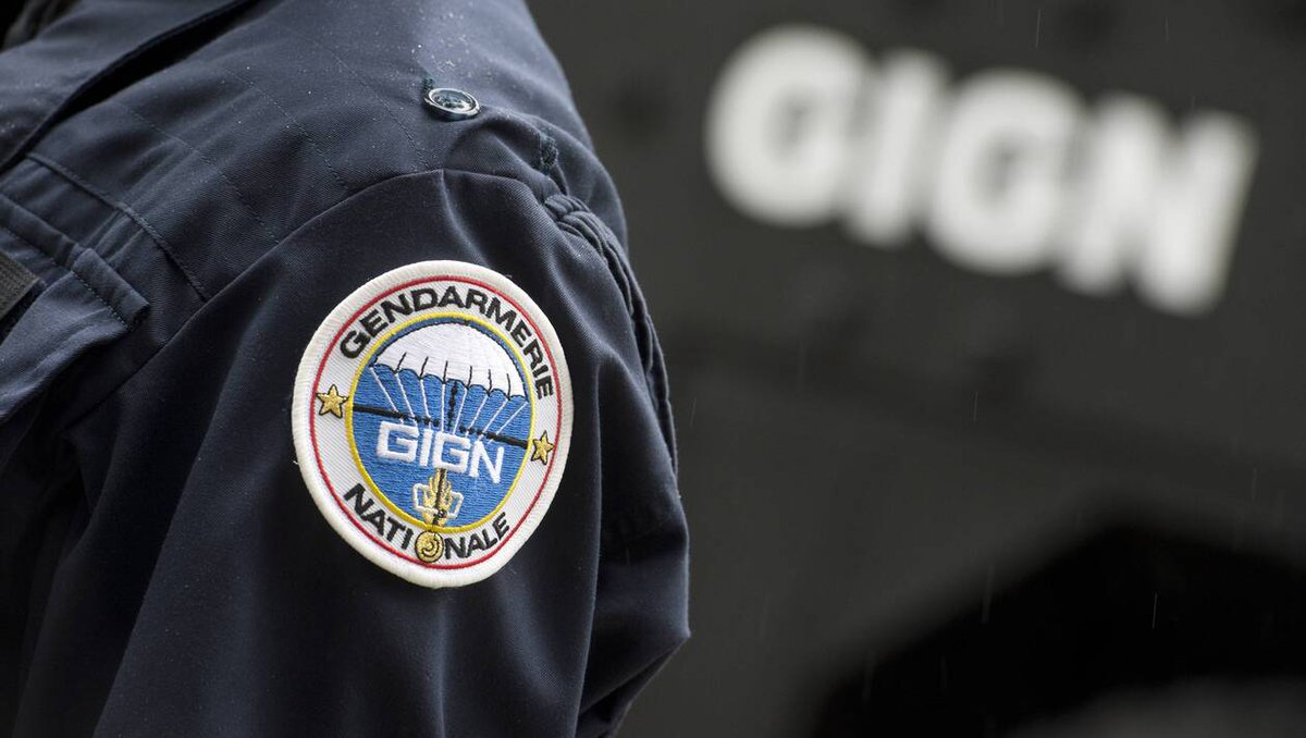 Gendarmerie's tweet photo. #BellesAffaires 💥Une opération judiciaire menée par les GGD de l'Orne & de l'Eure-et-Loir avec l’appui du #GIGN et du GOSIF a permis l’interpellation & la mise en examen de 3 cambrioleurs qui sévissaient dans 5 départements.
🤝👍
#ContreLesVols
https://t.co/kCcKAyzEep https://t.co/nft7CAUZ4R