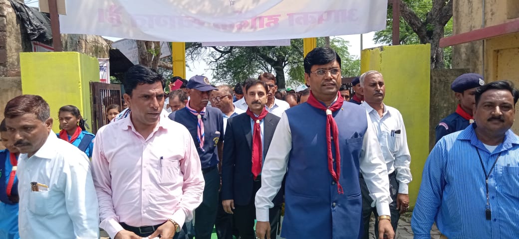 BSGKota's tweet photo. कनवास, कोटा में आयोजित विधिक सेवा शिविर में स्काउट गाइड द्वारा अतिथियों को स्कार्फ पहनाकर व गार्ड ऑफ ऑनर के साथ स्वागत किया गया। शिविर में कानून व उससे जुड़ी कई महत्वपूर्ण जानकारियां प्रदान की गई।
@StateScout @bsgnhq https://t.co/MSXmdHTocR