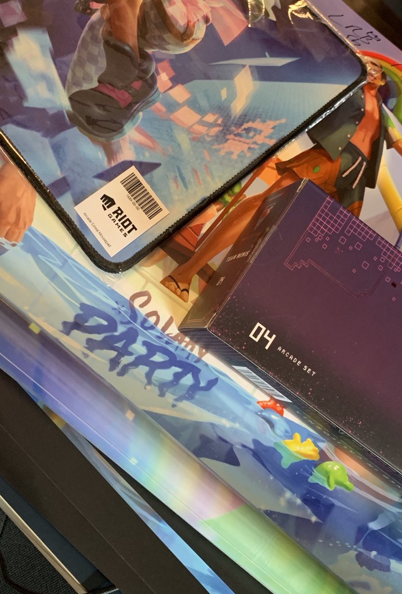 SolaryTV's tweet image. On vous fait gagner grâce à @LoL_France un tapis de souris arcade, des figurines arcades et un poster arcade !

Pour participer :

➡️ #RT ce tweet
➡️ Follow @SolaryTV &amp;amp; @lol_france 

Tirage au sort lundi 22 juillet dans la journée !