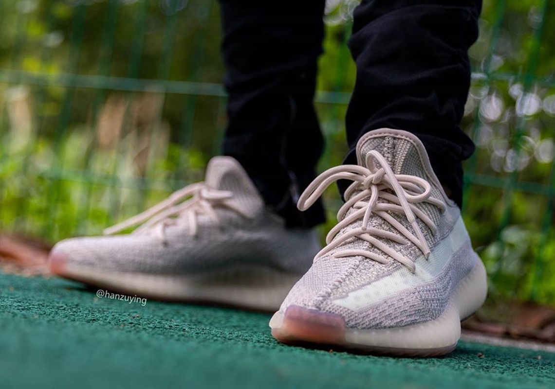 Bøde område tolv Sneaker News on Twitter: "Peep on-foot shots of the adidas Yeezy Boost 350  v2 "Citrin" https://t.co/tOACFUEjt7 https://t.co/WlSThbI4uV" / Twitter