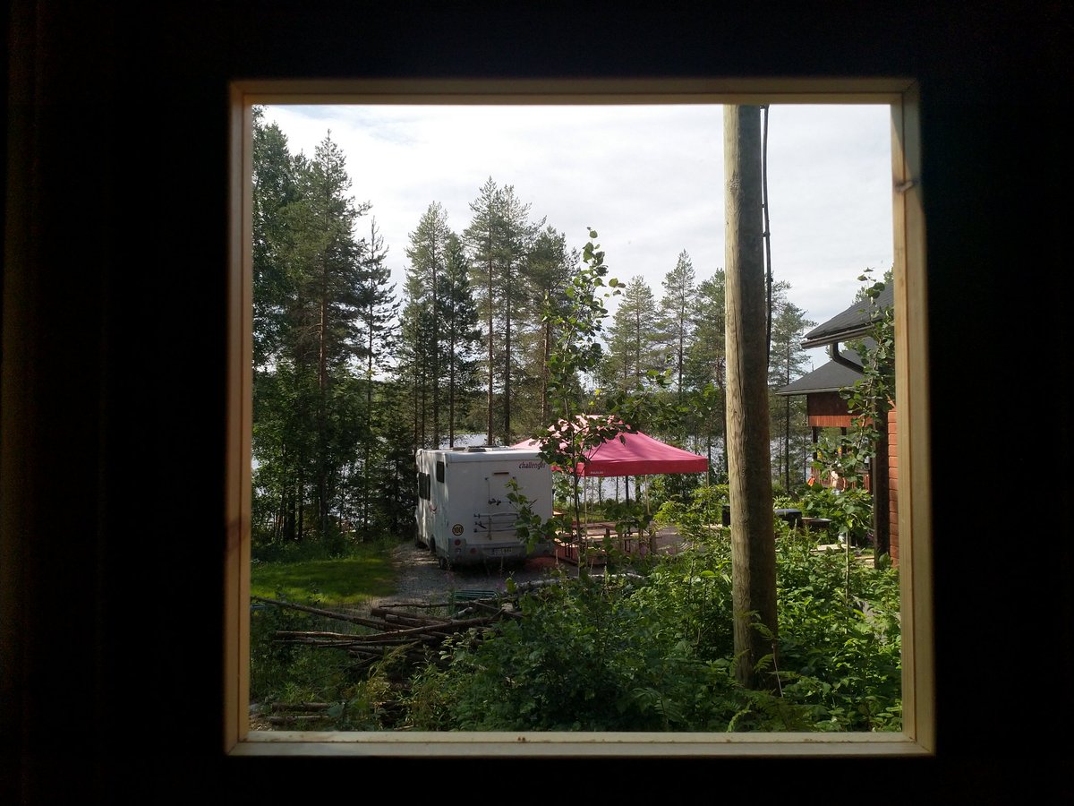 juhosalmi's tweet image. A toilet with a lake view.

Näköalahuussi järvimaisemalla.

#whilepooping #toiletporn
