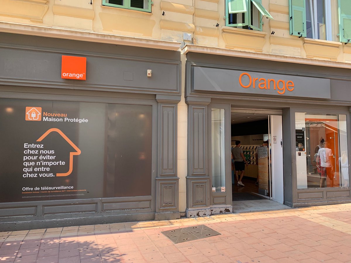 marclepennec's tweet photo. #energie, #joie et #engagement,  merci pour vos accueils dans les boutiques de Menton et ⁦@GDT⁩ Beausoleil. ⁦@chrisfresnel⁩ ⁦@ValerieTherond⁩ ⁦@vincentparisot⁩ ⁦@OrangePACA⁩ ⁦@alcommault⁩ https://t.co/aT6vTVoMSw