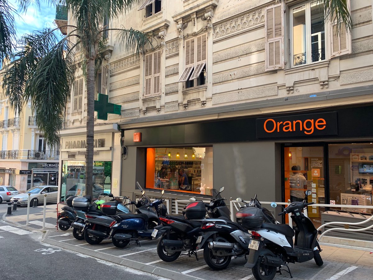 marclepennec's tweet photo. #energie, #joie et #engagement,  merci pour vos accueils dans les boutiques de Menton et ⁦@GDT⁩ Beausoleil. ⁦@chrisfresnel⁩ ⁦@ValerieTherond⁩ ⁦@vincentparisot⁩ ⁦@OrangePACA⁩ ⁦@alcommault⁩ https://t.co/aT6vTVoMSw