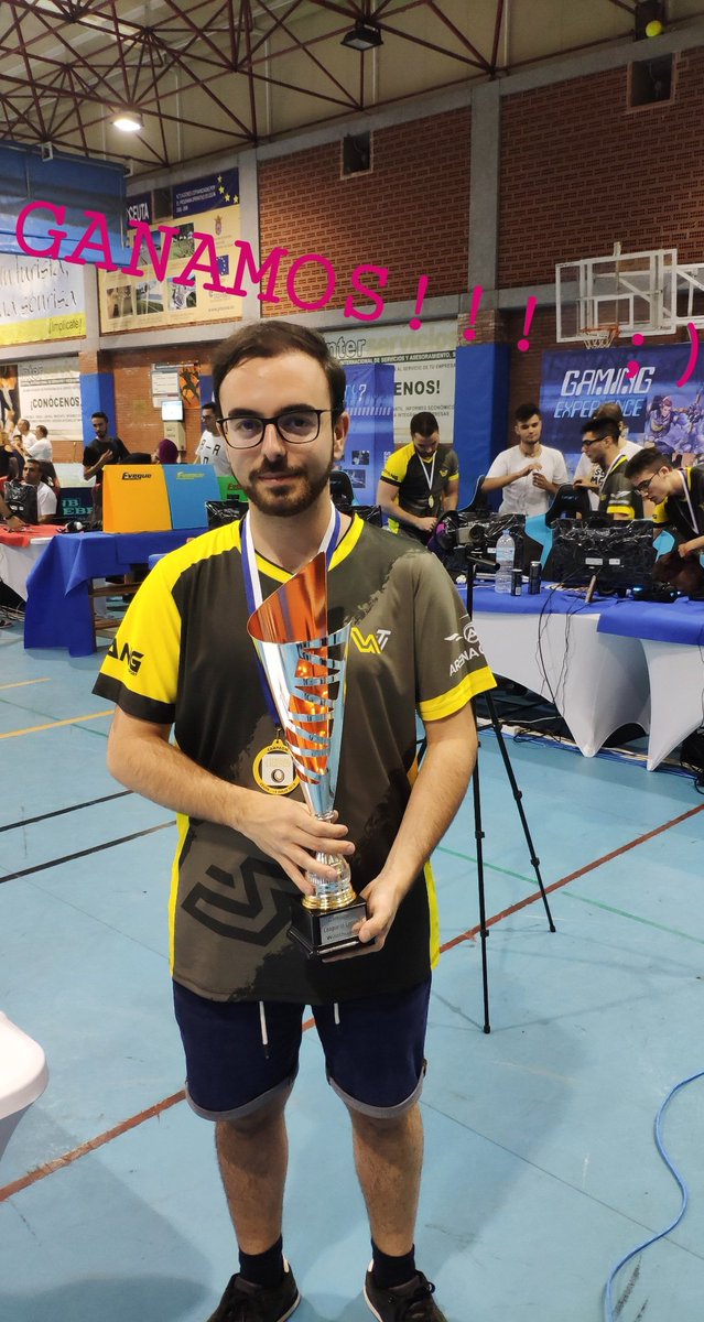 ViRafaRo54's tweet photo. Full drogata habiendo dormido 2h pero totally worth, una experiencia inolvidable con la mejor compañía, gracias a  @WildThunderEs y a @OLeague_es  por hacer esto posible. @kappasenpai99 @arritmicokev @Qeiryn @Pakitokete @WTHGraslu00 https://t.co/GhStN3GF4d