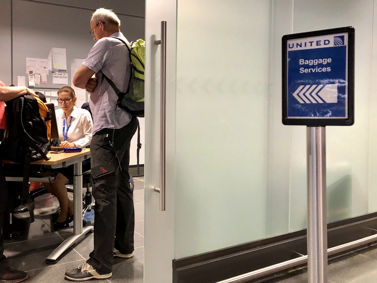 Endpoint of my digital customer experience with <a href="/united/">United Airlines</a>  - great app, but no bags and a baggage service with post-it stickers on the wall! Focus on delivering value, not crap!