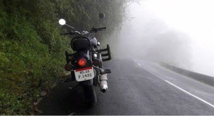 prasadd203's tweet photo. @BikeWale Check the tyres for wear and if worn out, replace them before the rains.  Ensure that the centre line and side grooves of the tyres have 2-3mm of depth
#BWMonsoonRidingTip
#MonsoonContest #ContestIndia #BikeContest
Following @BikeWale
Join in
@Its_Madhu_ 
@aryarr41 
@mayusravs https://t.co/eIEllSpjht