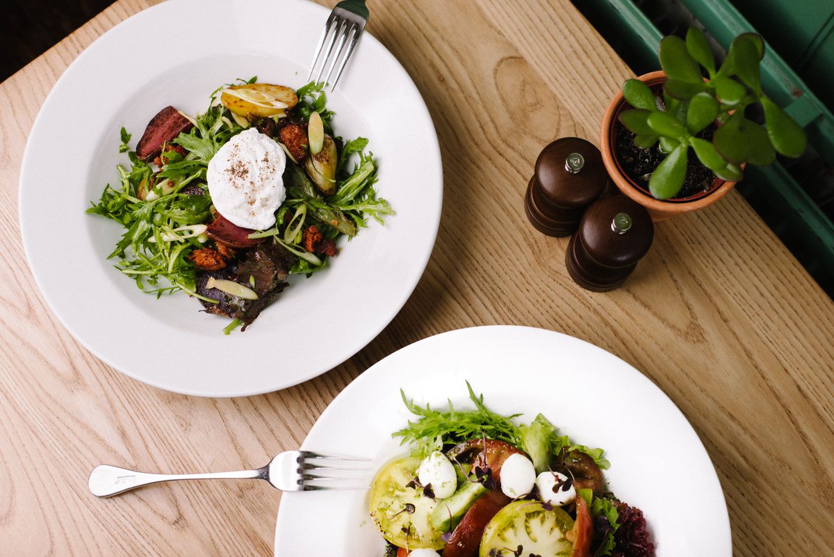 BRUNCHING. We've got the Bloody Marys on too..... buff.ly/32vSy5c

#leeds #leedsfood #yorkshire #leedsindependents #brunch #localproduce #SundayBrunch #SundayMotivation #calllaneleeds