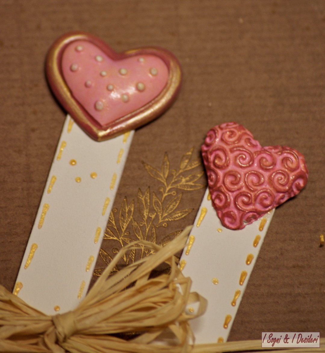 desideri_i's tweet photo. Buona domenica di cuore a tutti voi๐๐๐ #isognieidesideri #sognieidee #loveourcreations #madeinitaly #creazionimadeinitaly #handmade #handarbeit #booklover #bookworm #segnalibro #lesezeichen #bookmark #belladomenica #schรถnensonntag #haveabeautifulsunday #homedeco https://t.co/RJq3WK8Uex