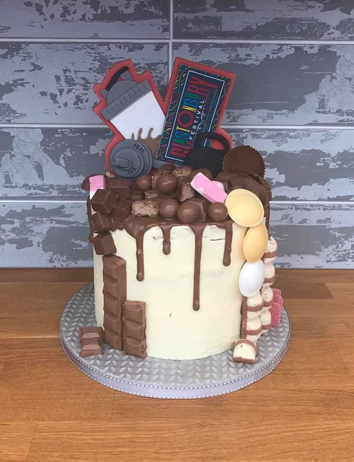 JAcakesandsugar's tweet photo. We do love a chocolate drip cake and here are a few from list last month 🎂🍰 #birthdaycake #chocolatedripcake #chocolatecake #chocolate https://t.co/zIYQvSwLQA