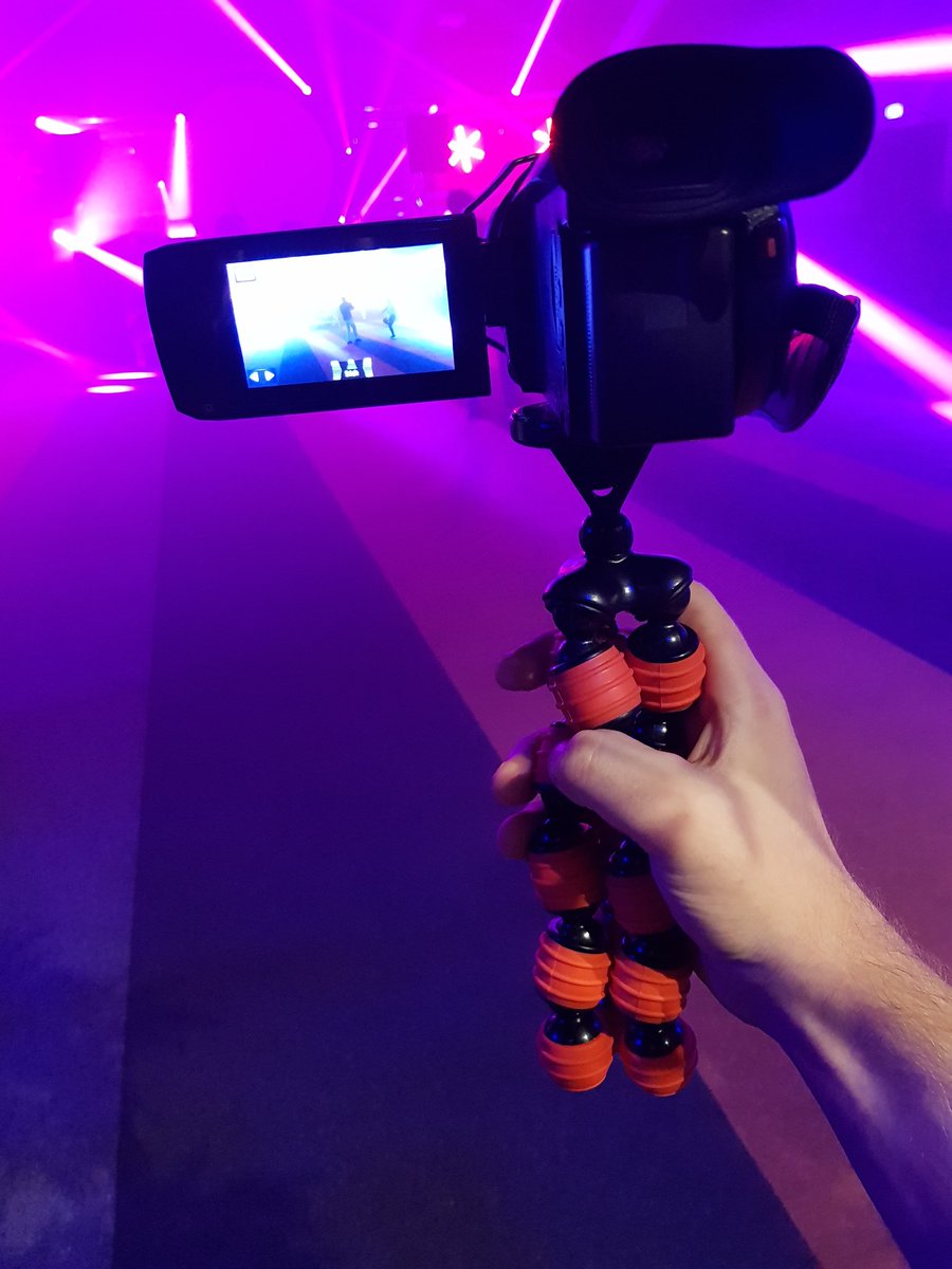 RenaultjeRemco's tweet photo. I paid my ticket for #DFD #DFD3 #DutchFurDance #Dutchfurdance #DutchFurDance3 #Dutchfurdance3 @DutchFurdance so i will be back again with my 4K Filmcamera as well! Who i'm going to see there too on October 19th? 😚🙈😳 https://t.co/o8KCrvIX7N