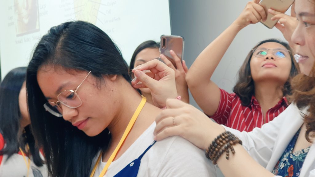 amsaphil's tweet photo. [AMSEP TAIWAN 2019] 🇹🇼
Day 1

Our AMSEP delegates learned about the different techniques in Traditional Chinese Medicine guided by Dr. Valerie Hsu.

#AMSAmazingAMSEP 
#AMSEPTWxPH2019
#OneAMSA https://t.co/yP4Qe2MNNi