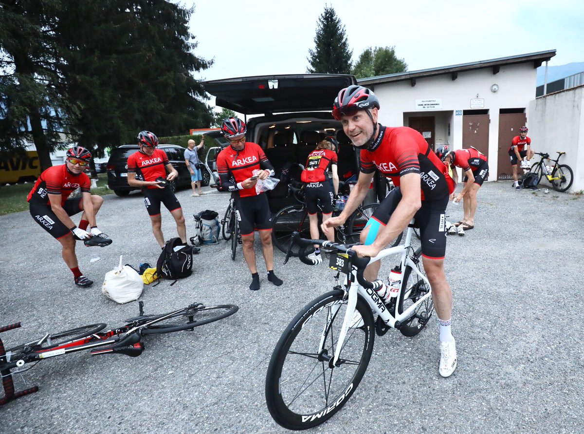WeAreArkea's tweet photo. 🙂 Avec le sourire ! Nos coureurs ont pris le départ dans la bonne humeur pour cette 3e participation de la #teamarkeacycling à @letapedutour ! Le plaisir de rouler ensemble avant tout ! 😊 https://t.co/OqaghnyQcv